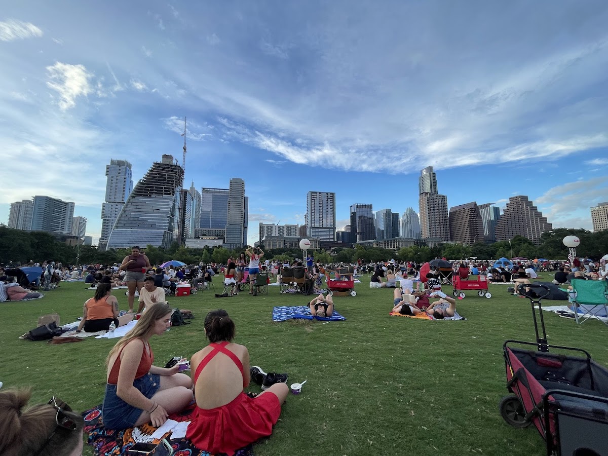 Auditorium Shores at Town Lake Metropolitan Park - Romantic date spot in Austin