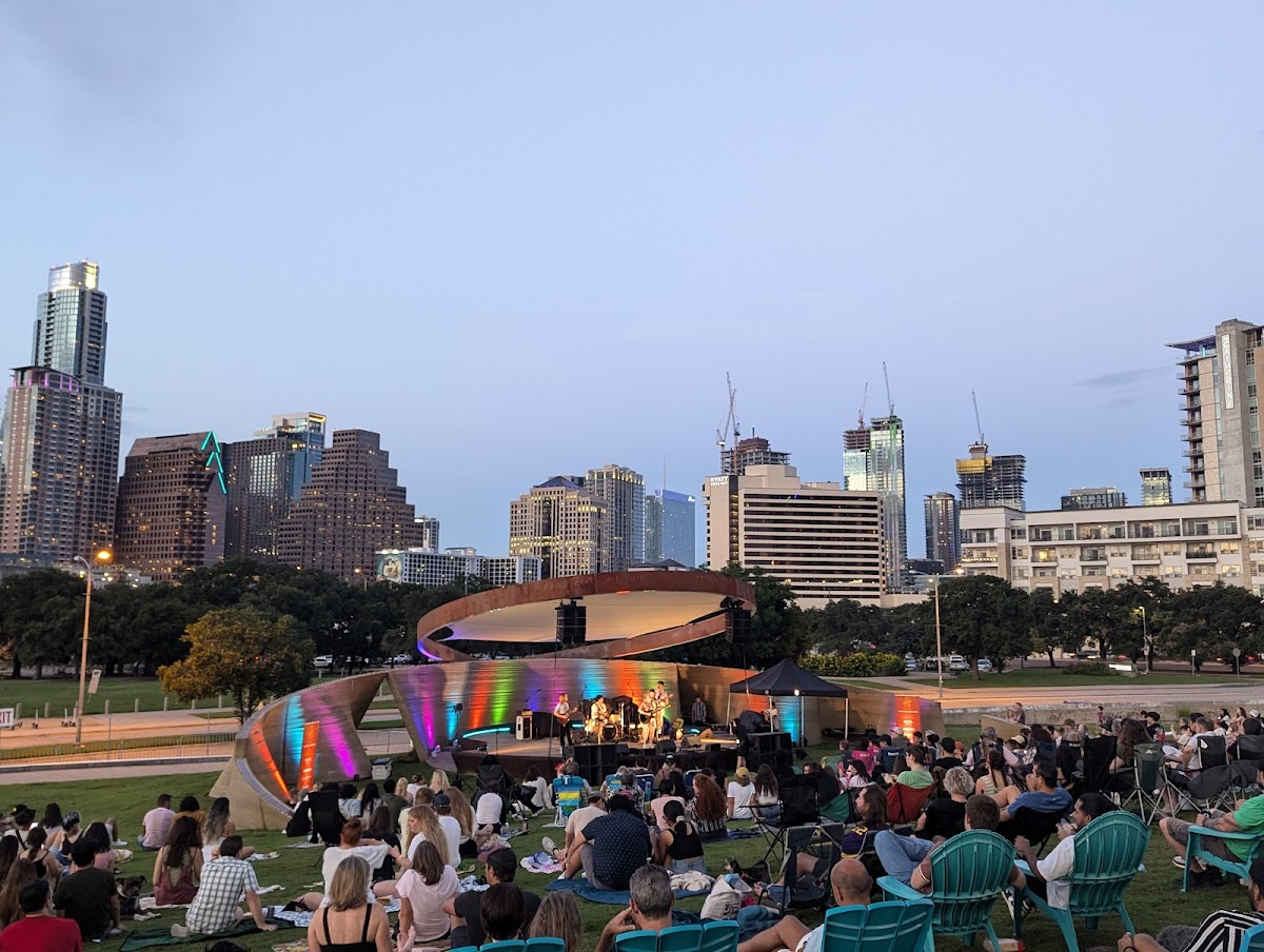 Auditorium Shores at Town Lake Metropolitan Park 2