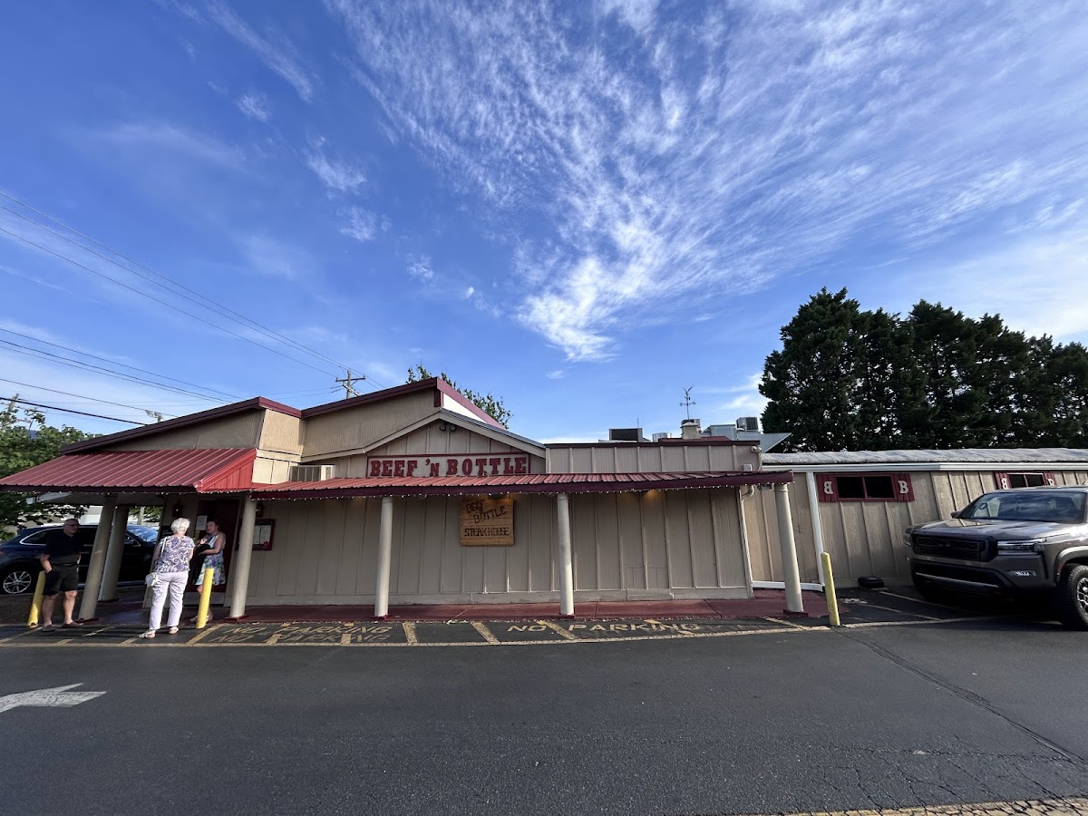 Beef 'N Bottle Steakhouse 4