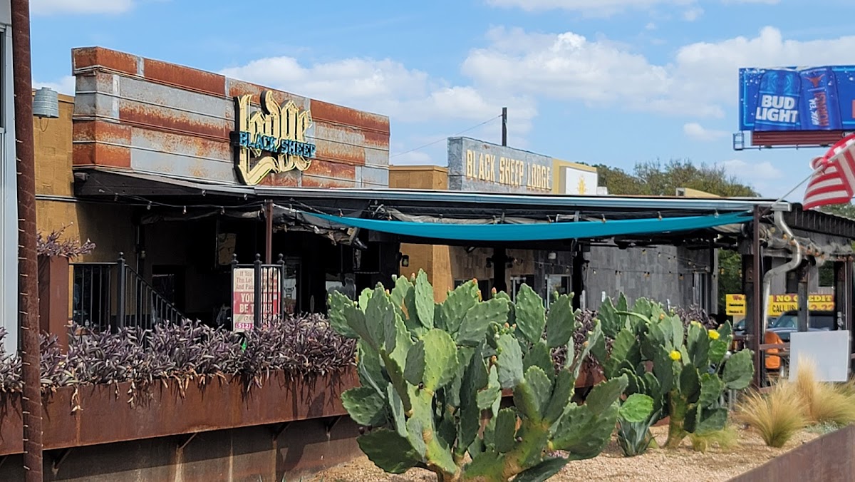 Black Sheep Lodge - Romantic date spot in Austin