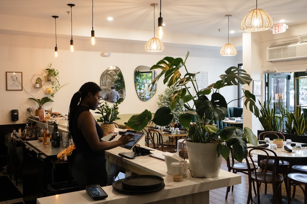 Cafe sauvage - Romantic date spot in Boston