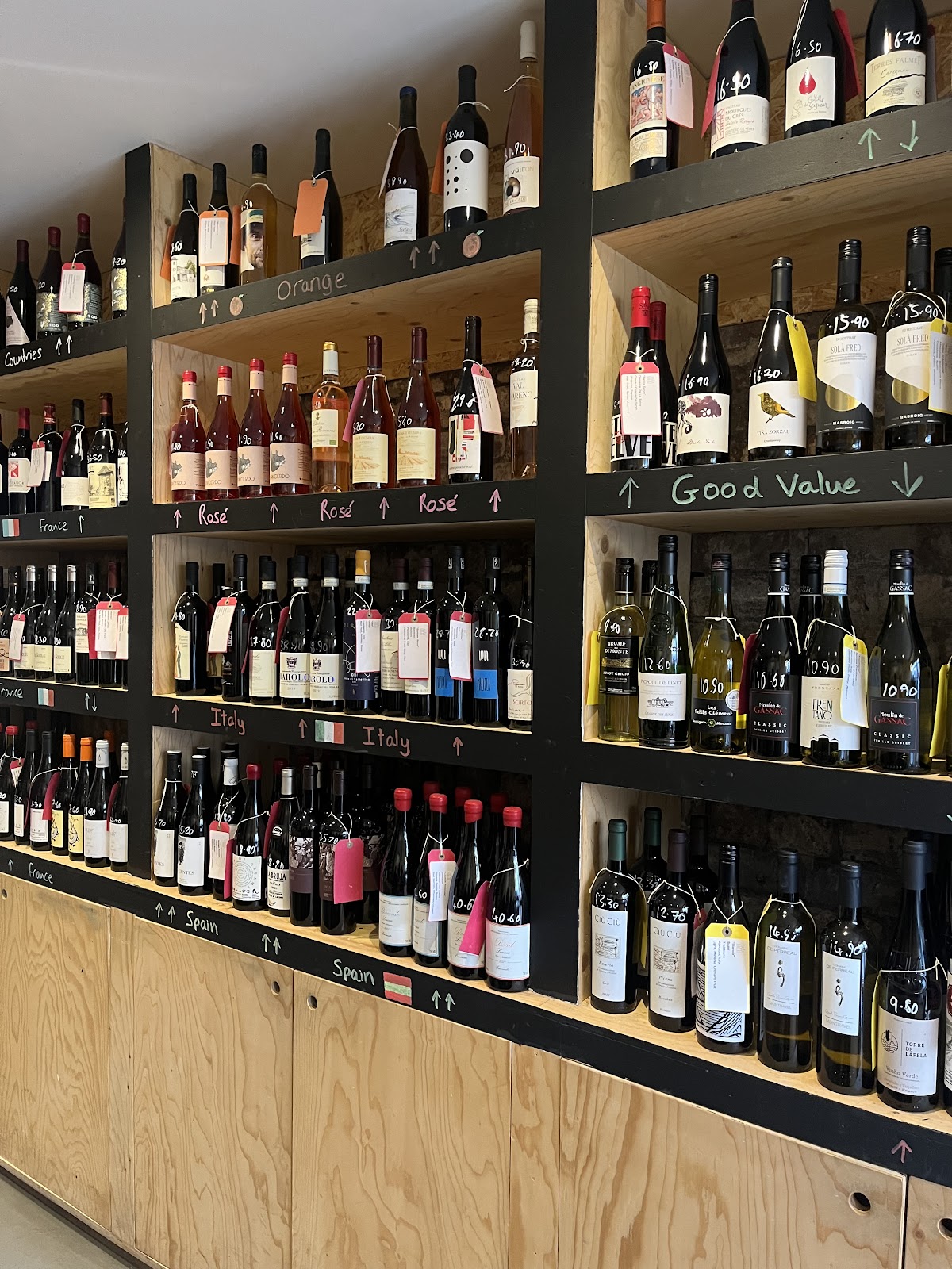 Cave - Wine Bar, Bistro, Wine Shop, foto 2