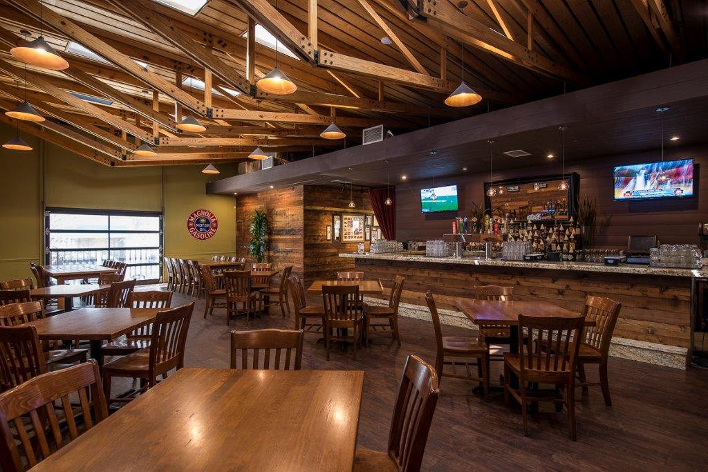 Cedar Door Patio Bar & Grill, foto 1