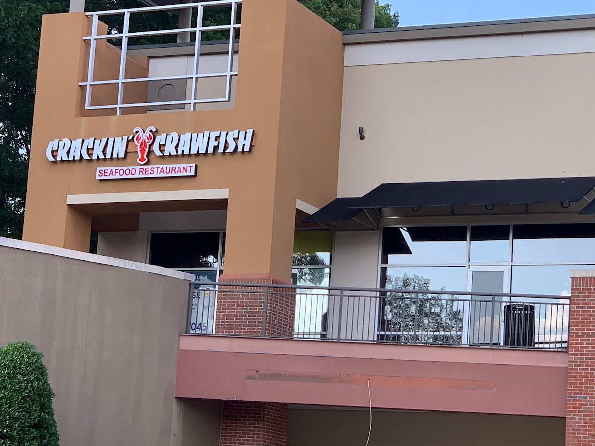 Crackin' Crawfish Seafood Bar & Restaurant - Romantic date spot in Charlotte