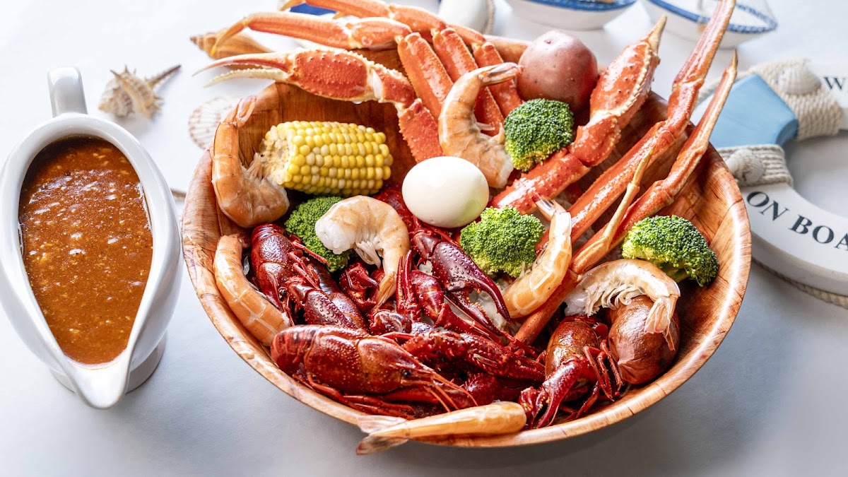 Crackin' Crawfish Seafood Bar & Restaurant 2