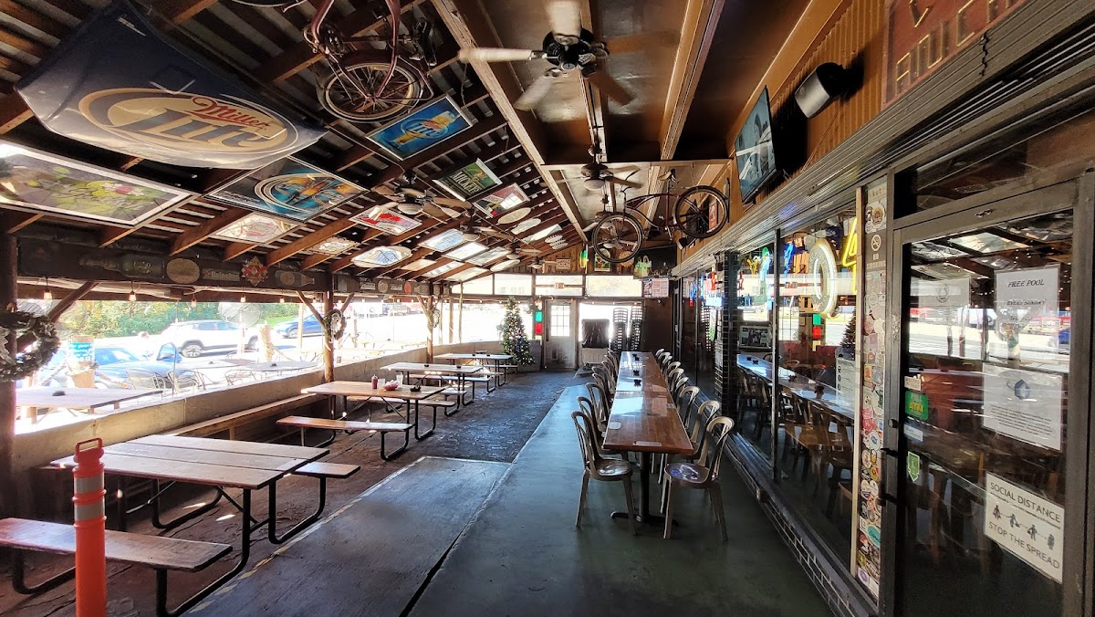 Crown & Anchor Pub - Romantic date spot in Austin