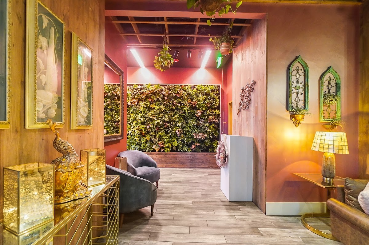 Dahlia’s Charlotte - Romantic date spot in Charlotte