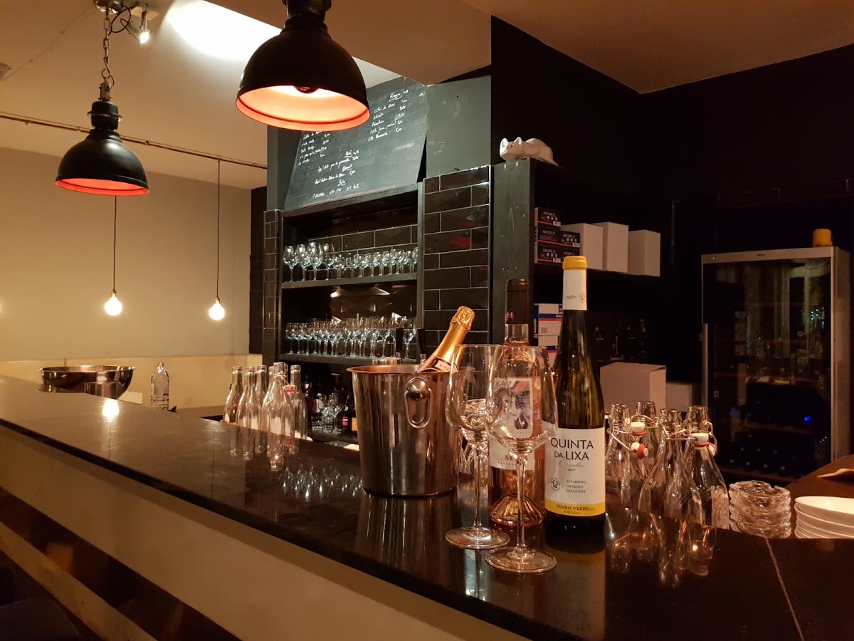 Dr Maury Wine Bar, photo 1