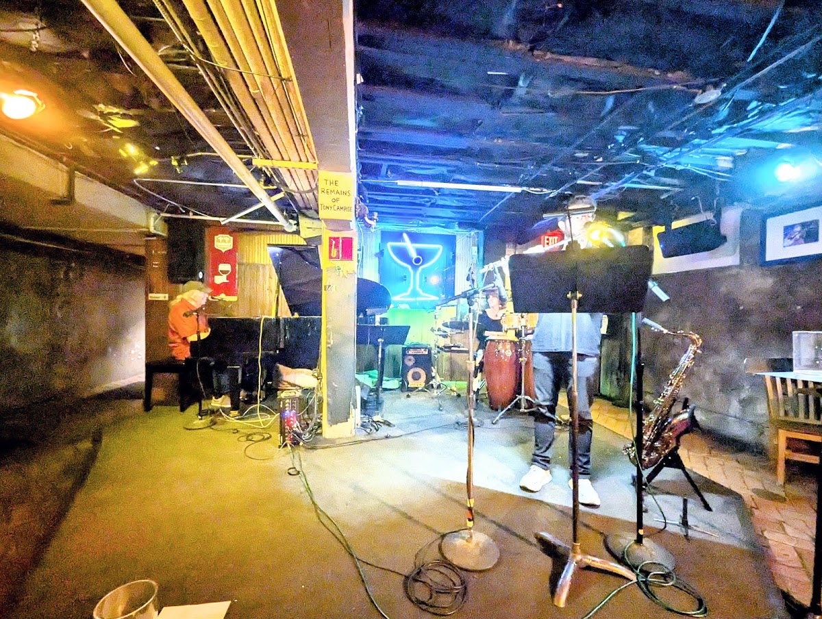Elephant Room, foto 3