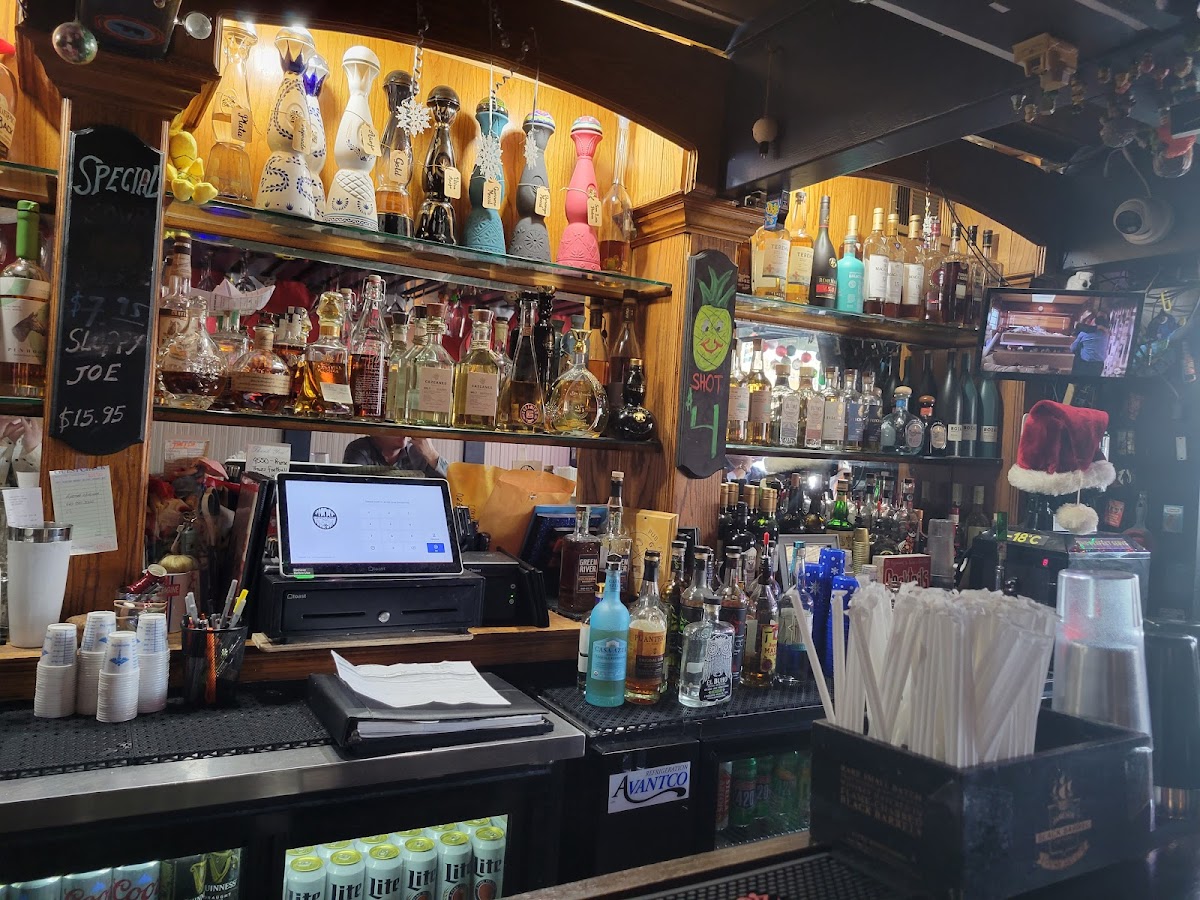 Eleventh Street Pub - Romantic date spot in Atlanta