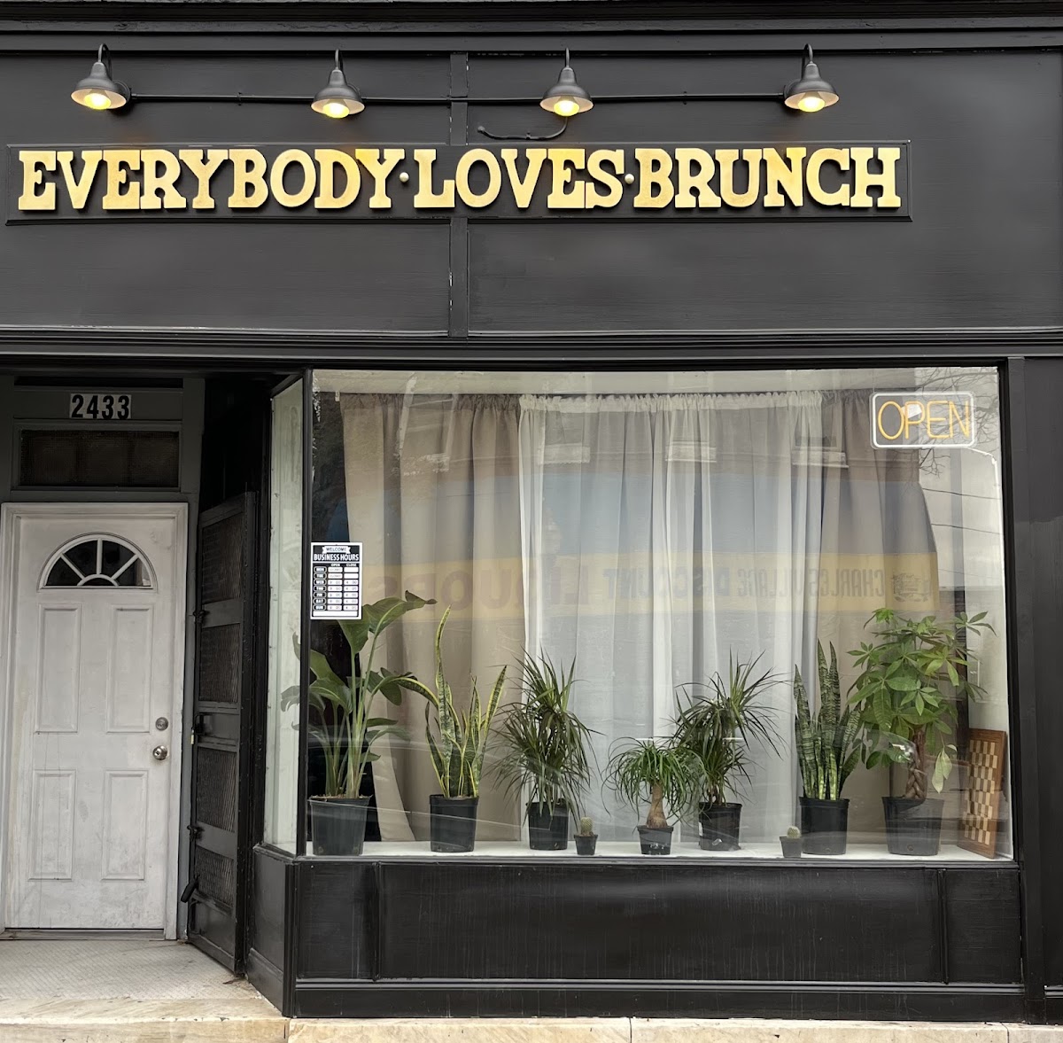 Everybody Loves Brunch - Romantic date spot in Baltimore