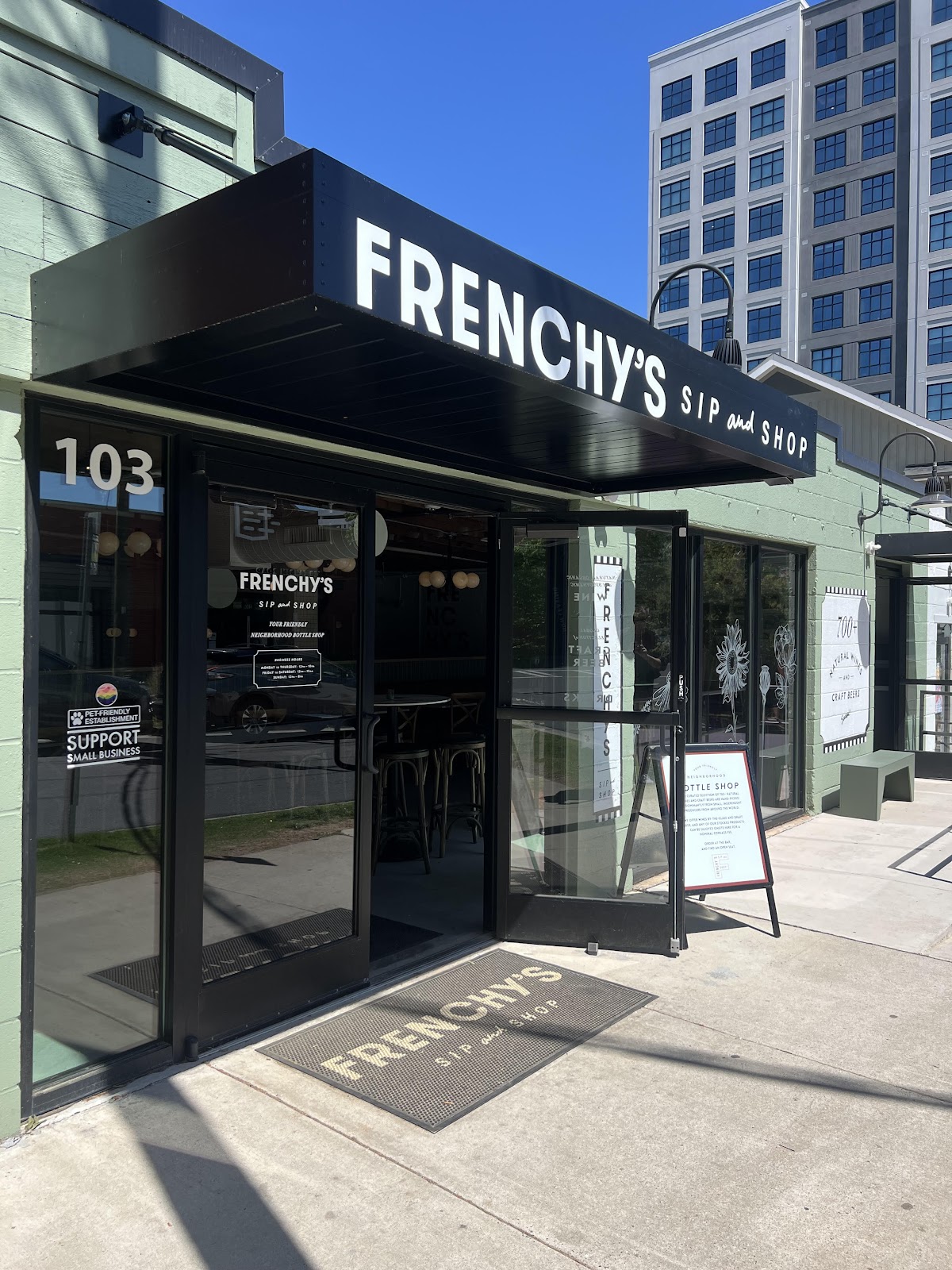 Frenchy's Sip and Shop, foto 1