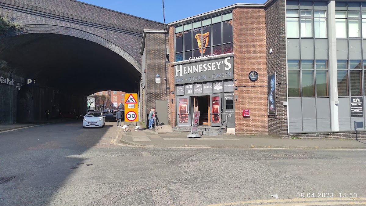 Hennessey's Bar, photo 1