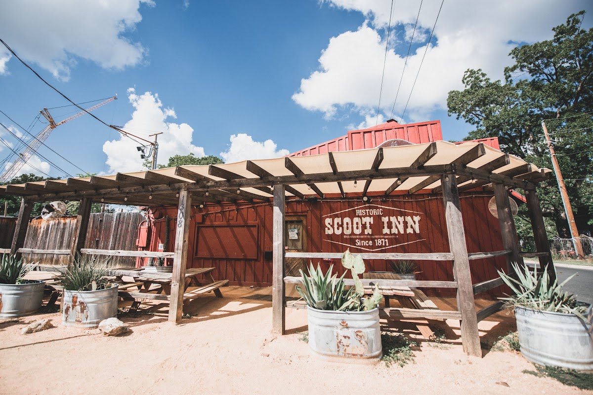 Historic Scoot Inn - Romantic date spot in Austin