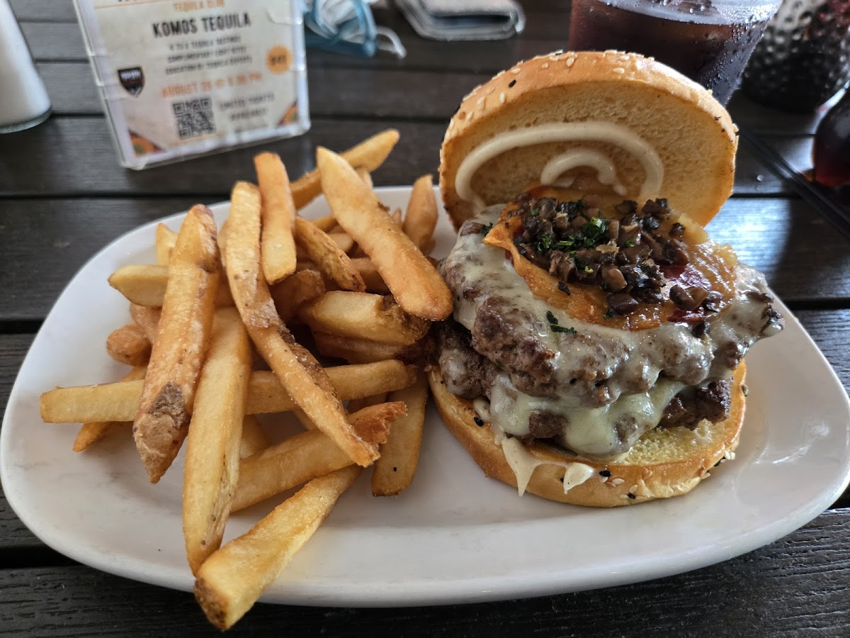 HOBNOB Neighborhood Tavern 4