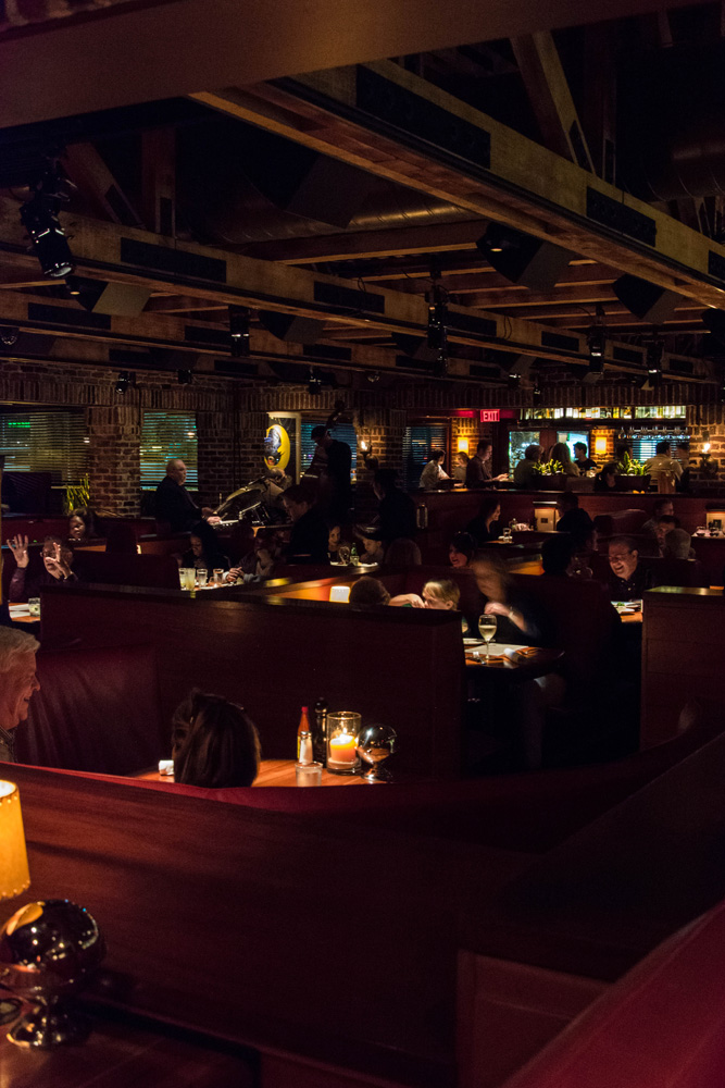 Houston's, photo 1