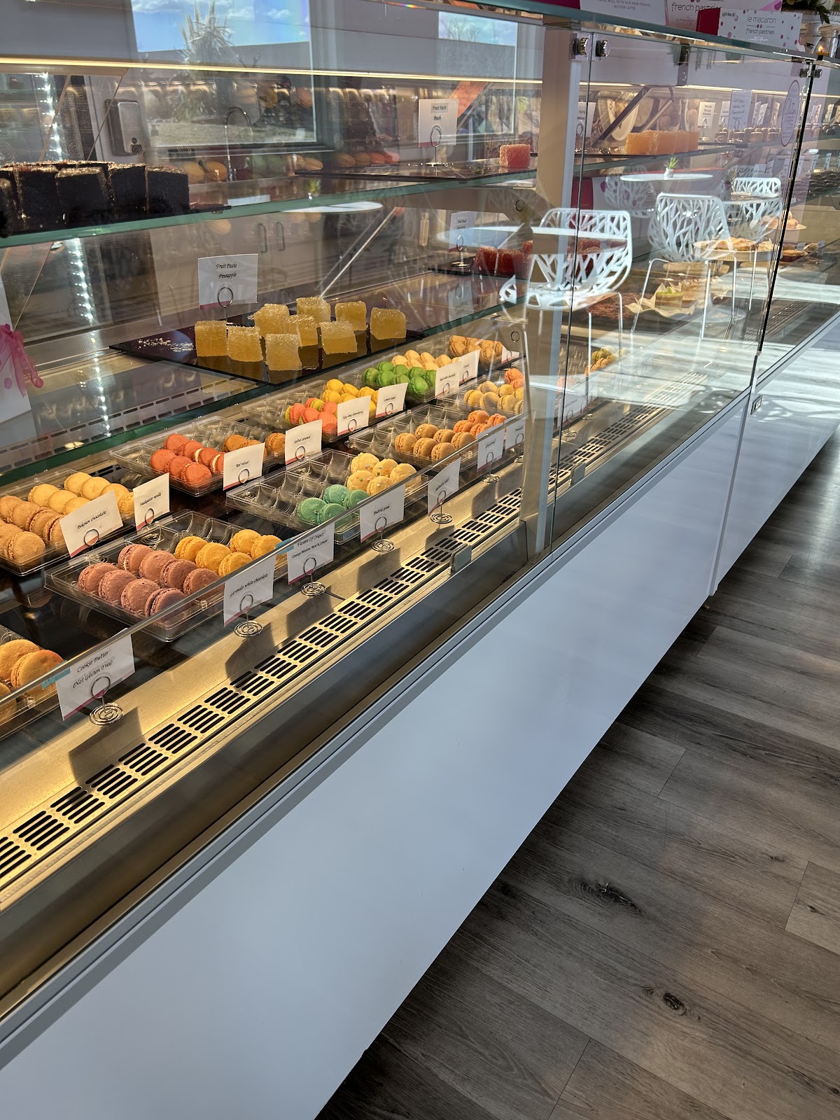 Le Macaron French Pastries 3