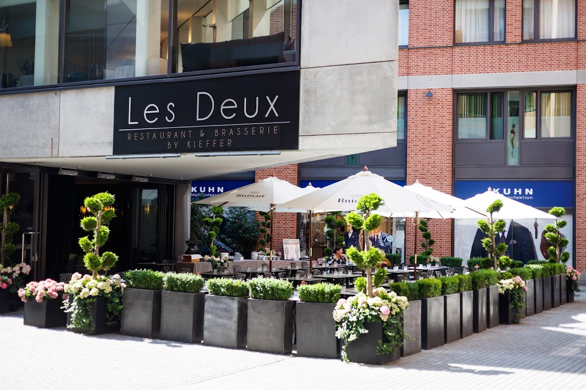Les Deux, Foto 1