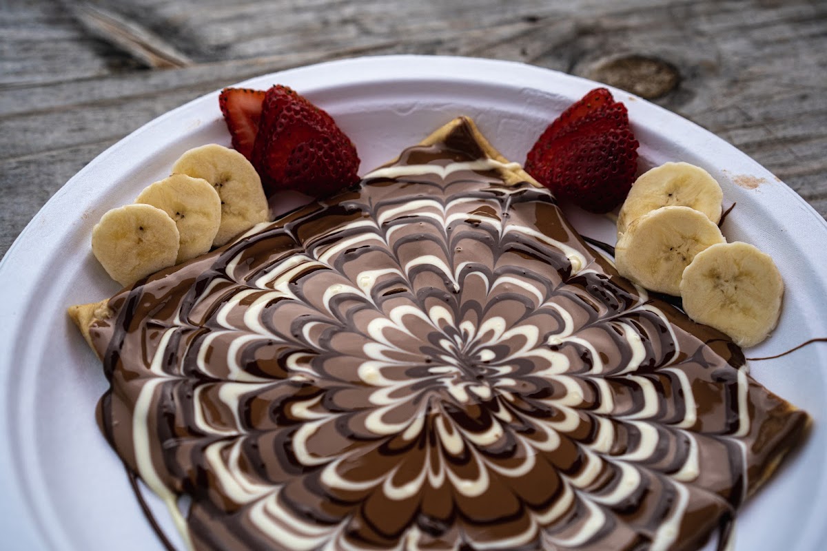Lumi's Crepes - Downtown - Romantic date spot in Austin