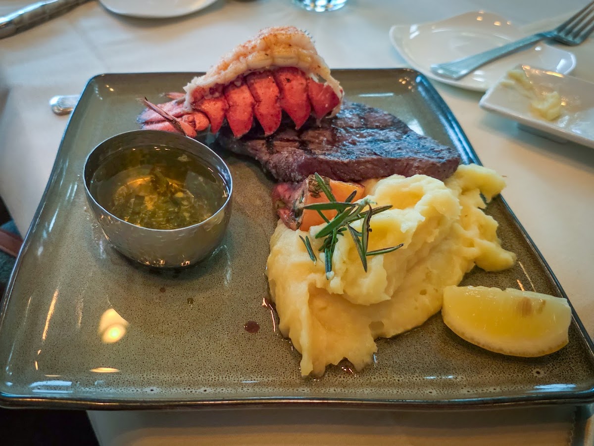 M Waterfront Grille, foto 3
