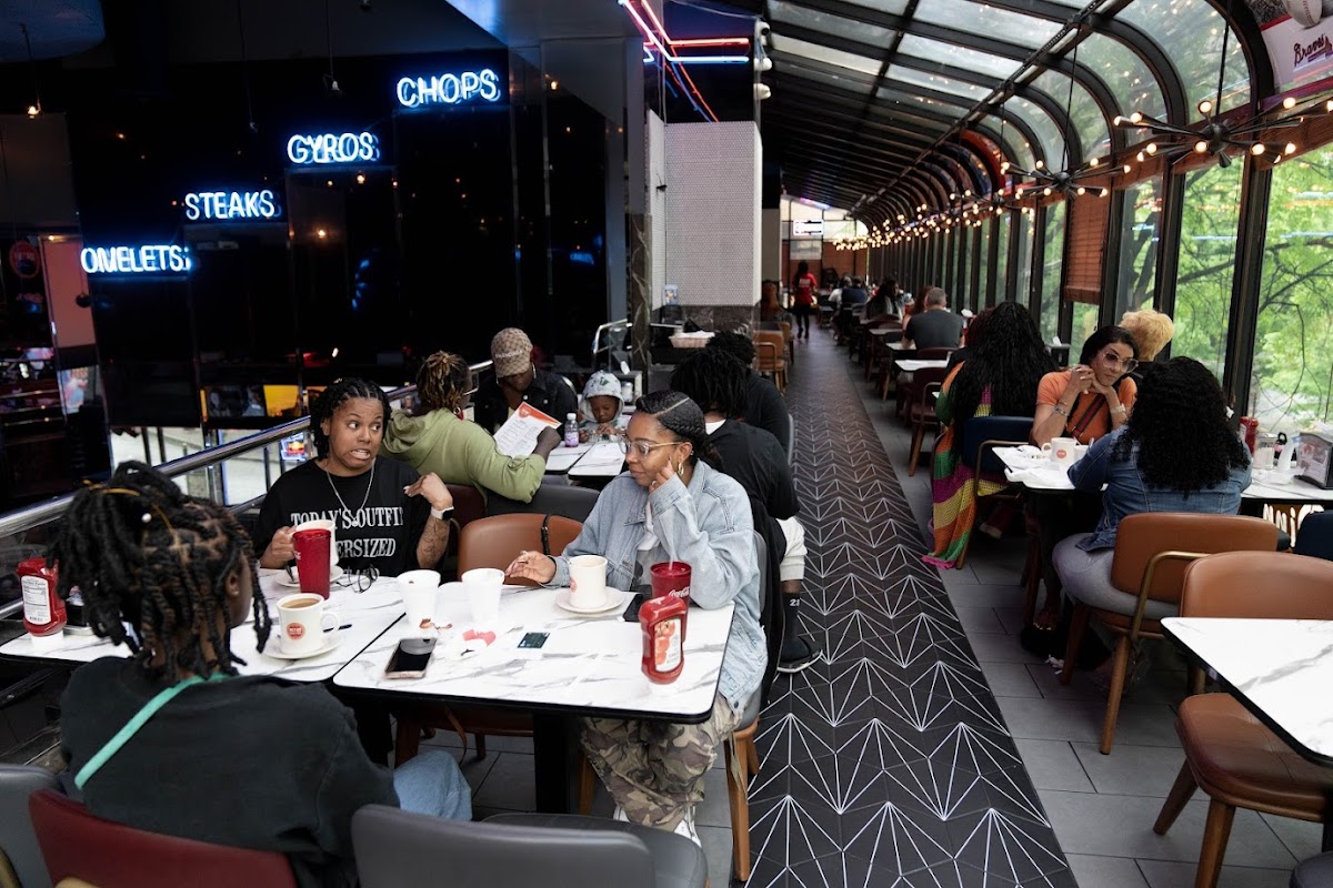Metro Diner and Bar - Romantic date spot in Atlanta