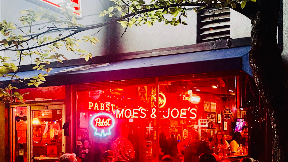 Moe's and Joe's, foto 1