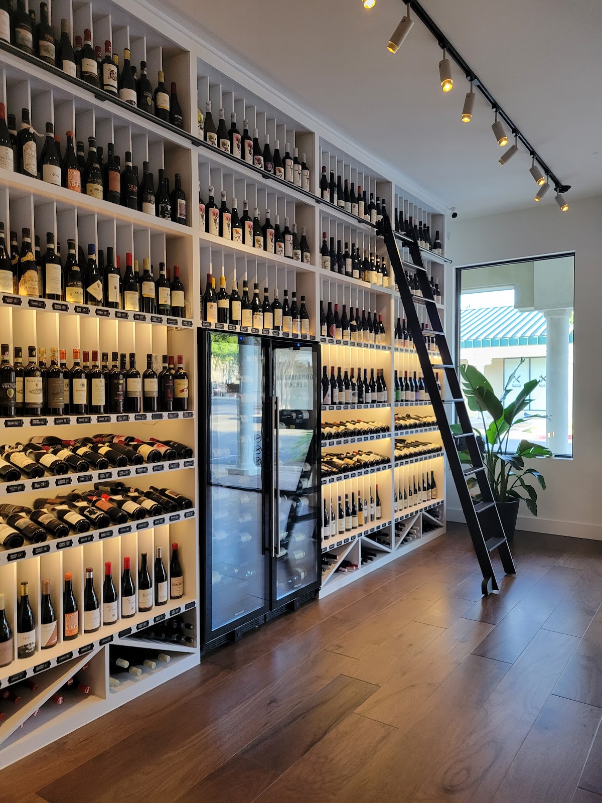 Neighborhood Vintner - Romantic date spot in Austin