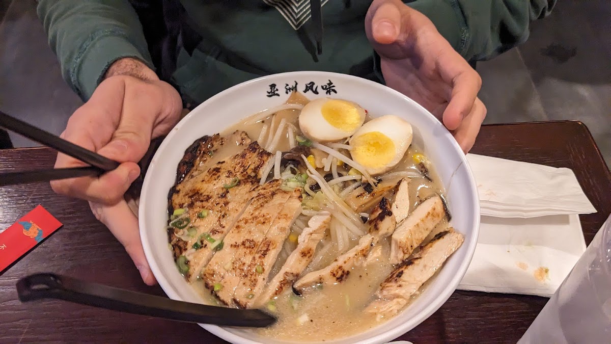 New Asian Taste sushi & Ramen Noodles 4