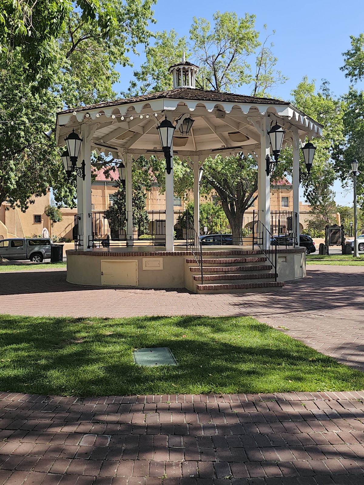 Old Town Plaza - Romantic date spot in Albuquerque