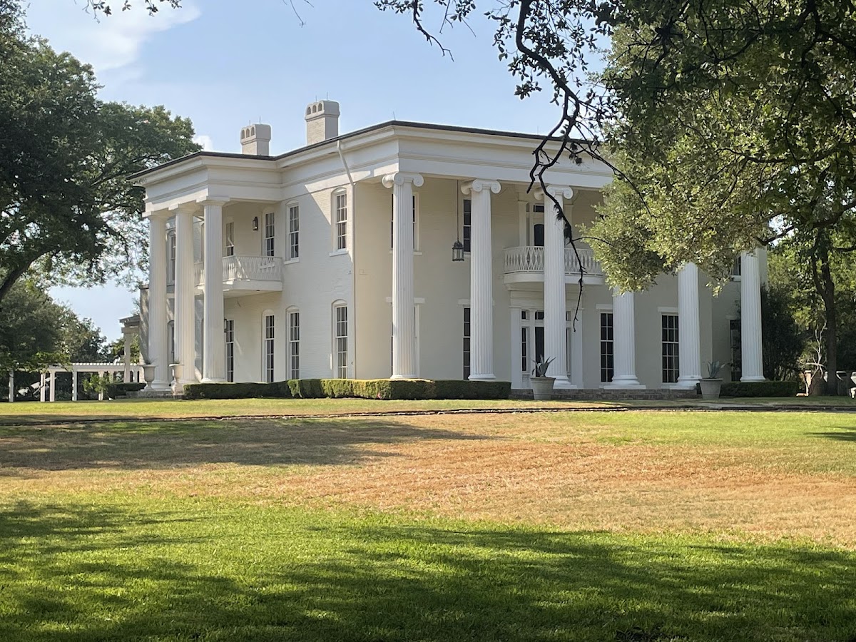 Pease Mansion - Romantic date spot in Austin