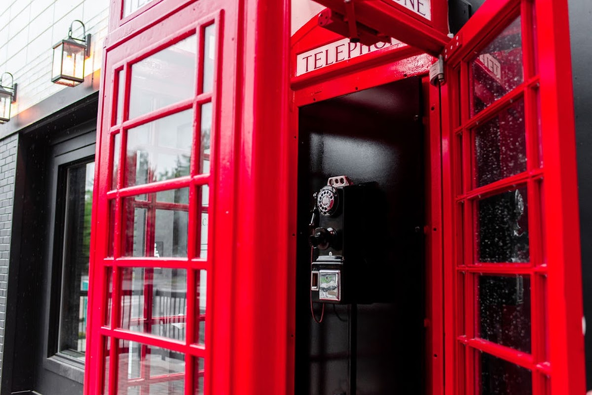 Red Phone Booth, photo 2