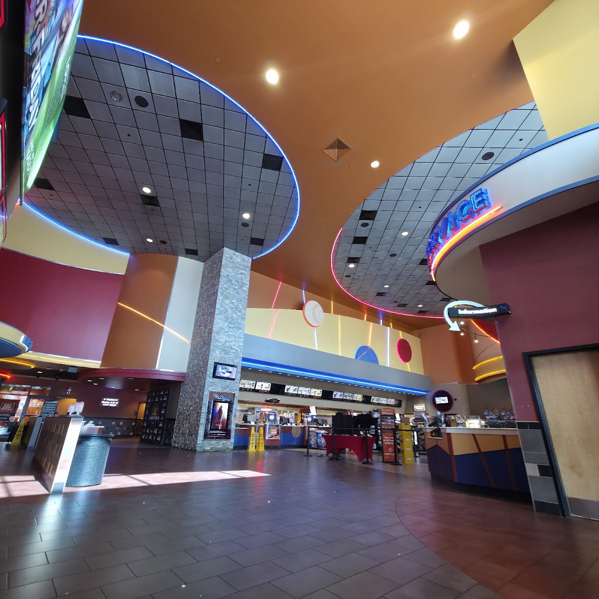 Regal Winrock, Foto 1