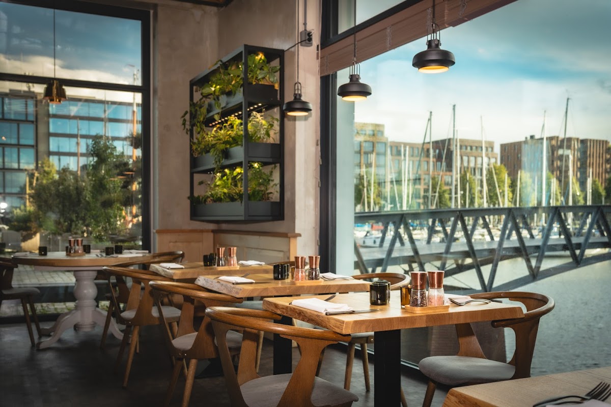 Restaurant FIVE - Romantic date spot in Amsterdam