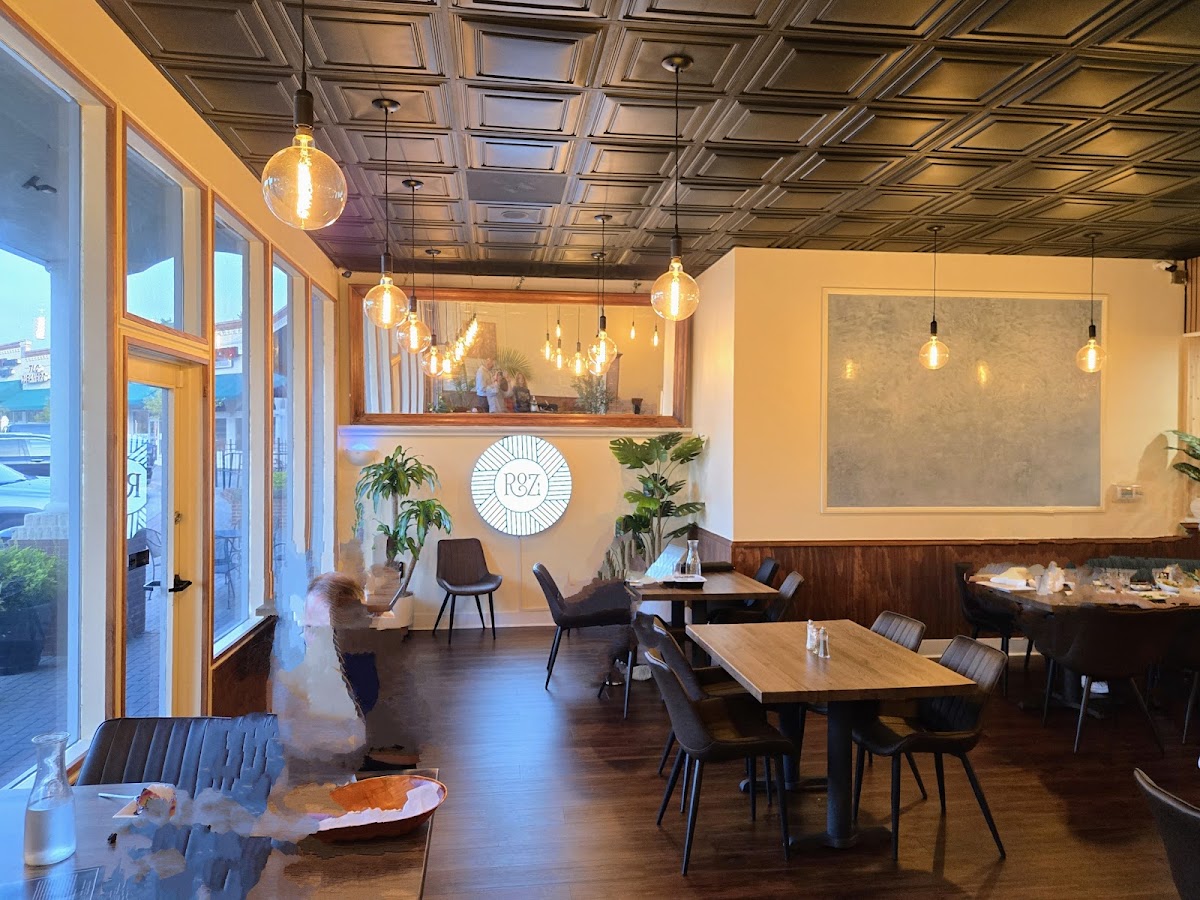 ROZ GRILL - Romantic date spot in Charlotte