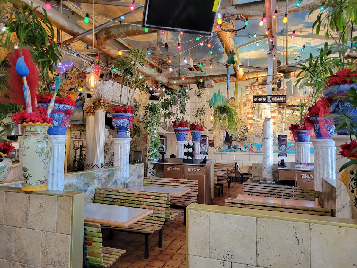 Saggios - Romantic date spot in Albuquerque