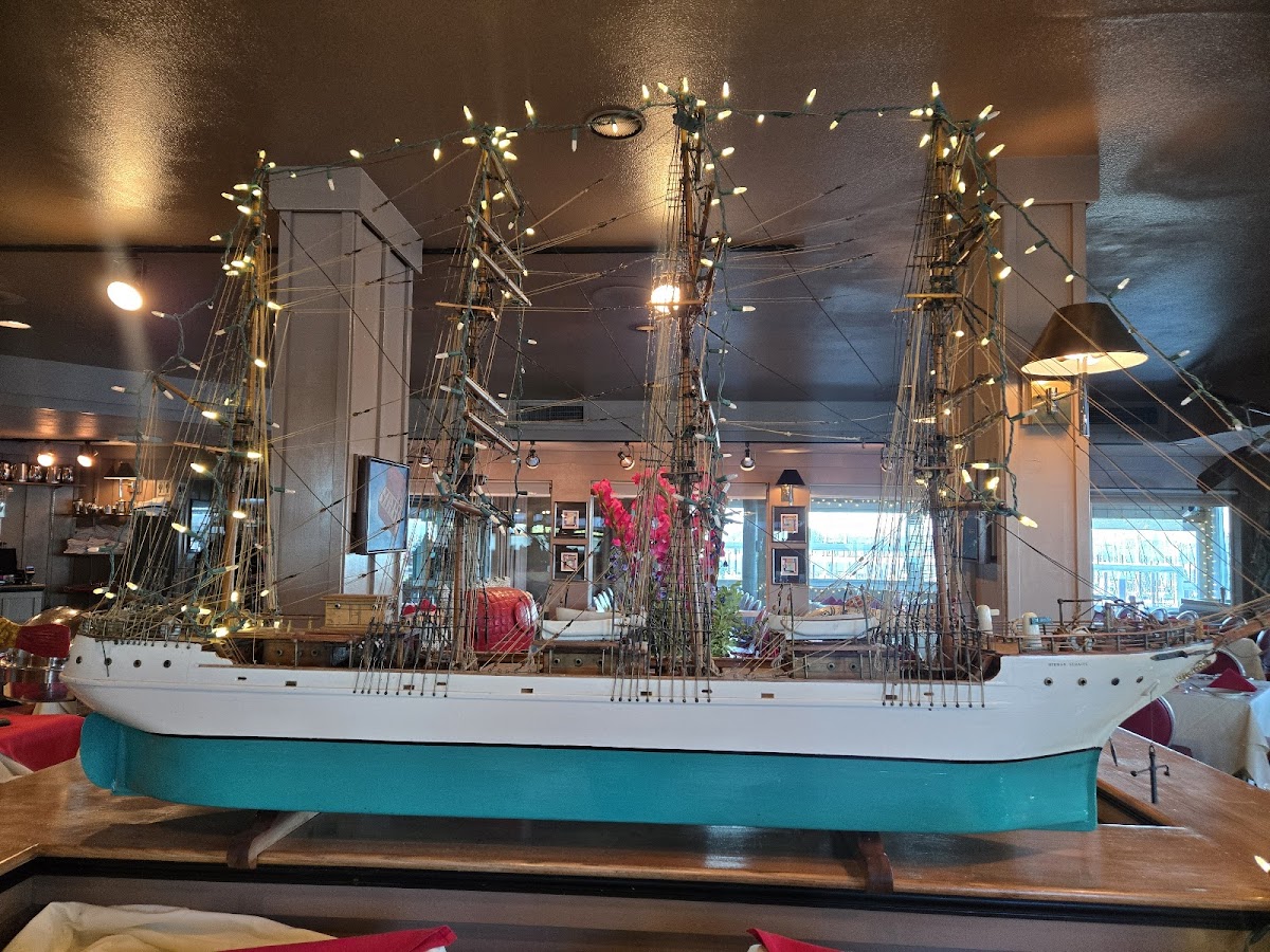 Salty's on the Columbia River, photo 2
