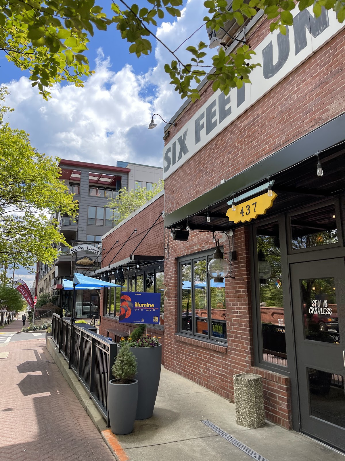Six Feet Under Pub & Fish House - Grant Park, Foto 3