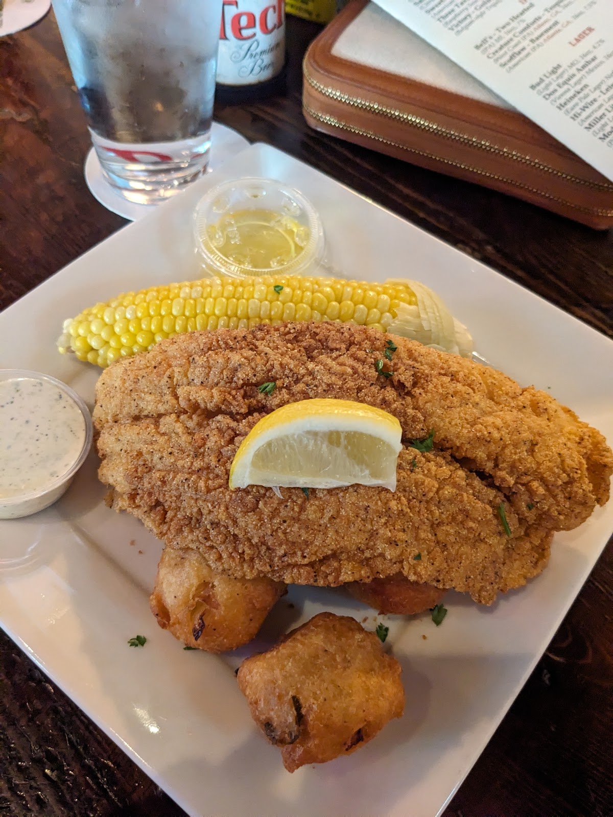 Six Feet Under Pub & Fish House - Grant Park, Foto 4