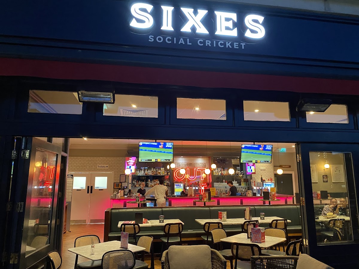 Sixes Birmingham | Birmingham Activity Bar, foto 3