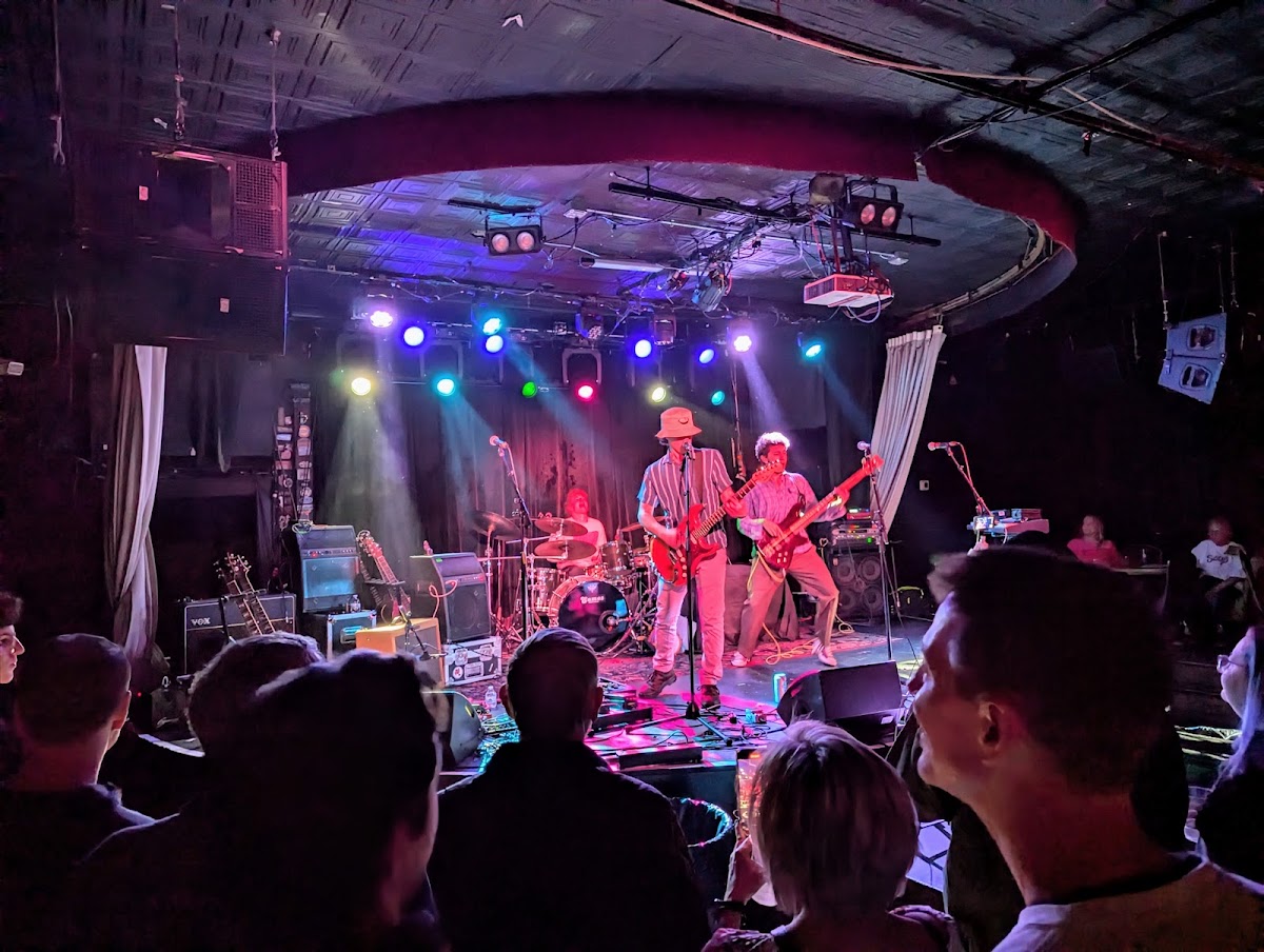Smith's Olde Bar 3