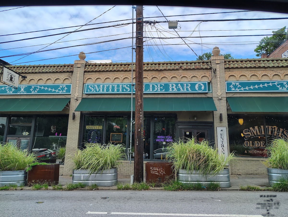 Smith's Olde Bar - Romantic date spot in Atlanta