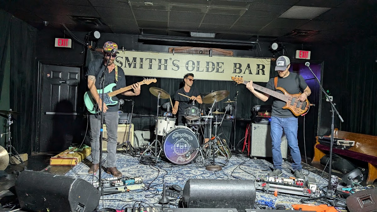 Smith's Olde Bar 4
