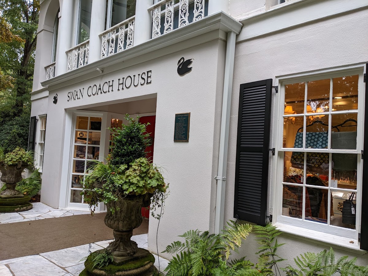 Swan Coach House - Romantic date spot in Atlanta
