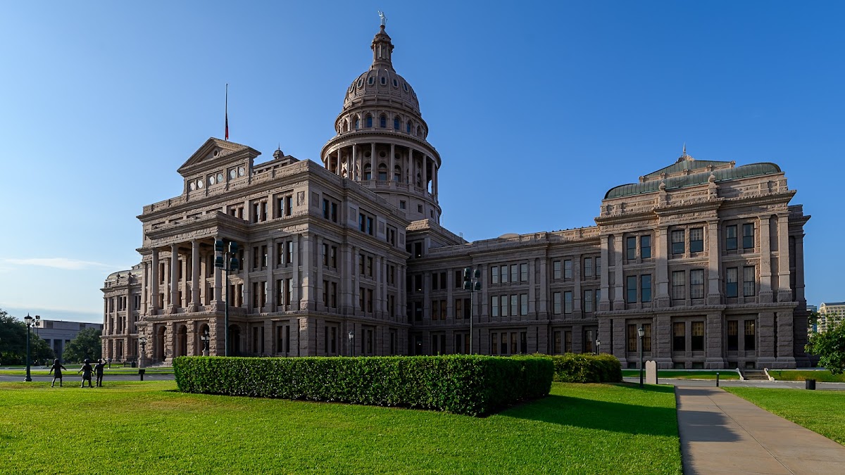 Texas Capitol - Romantic date spot in Austin