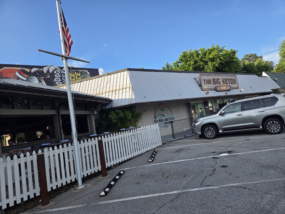 The Big Ketch Saltwater Grill - Buckhead 4