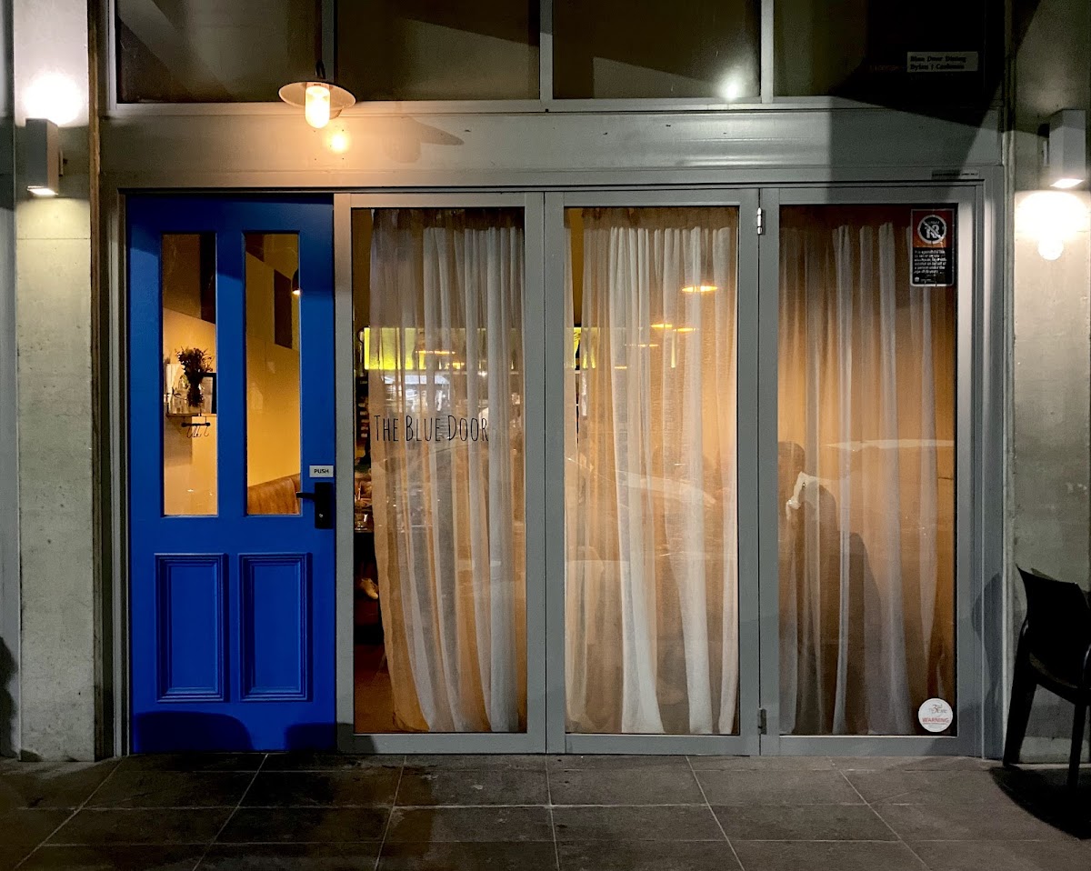 The Blue Door, foto 1