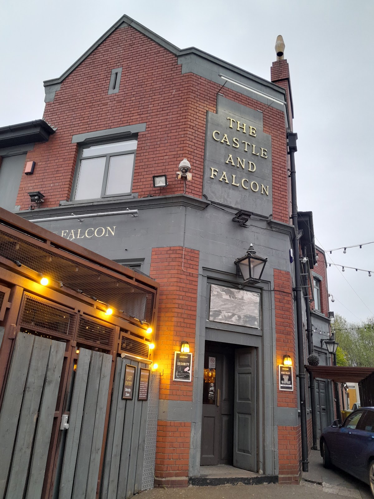 The Castle & Falcon, photo 3