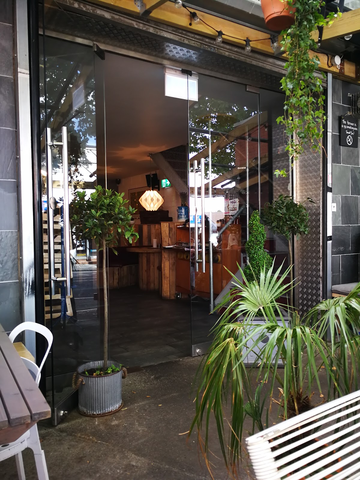 The Lock Up, Foto 1