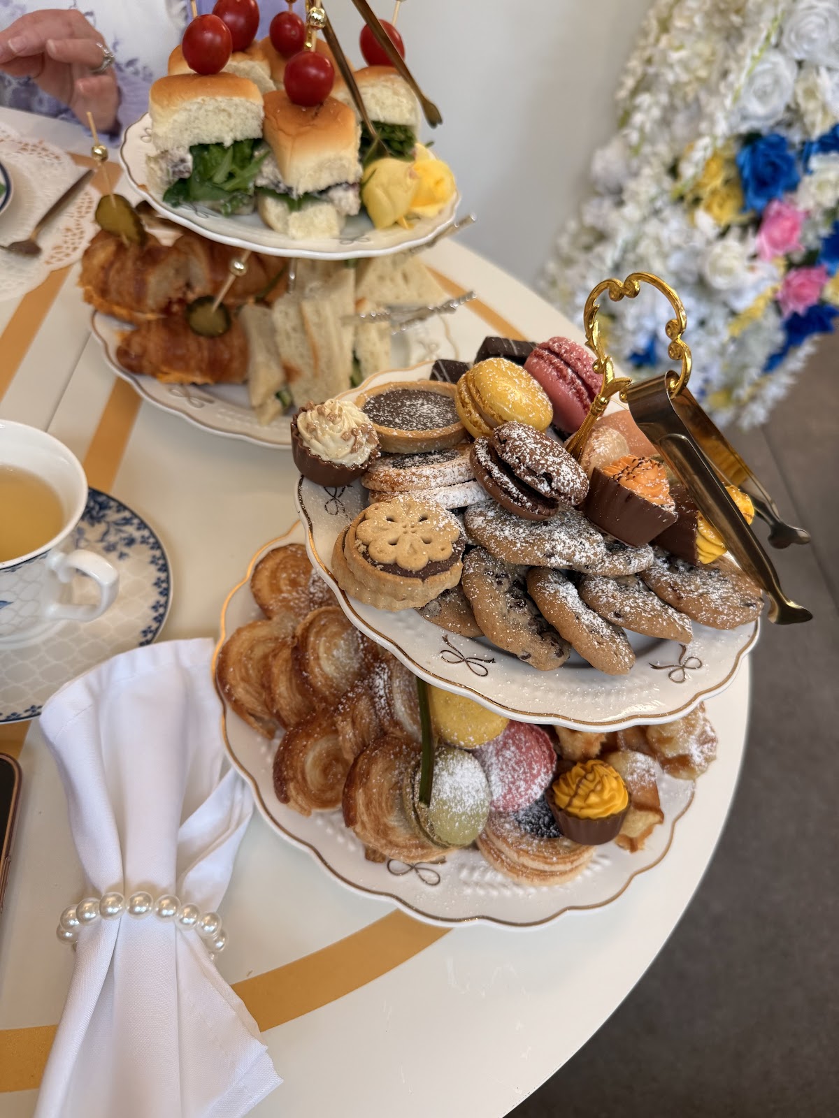 The Queens Tea Party, foto 3