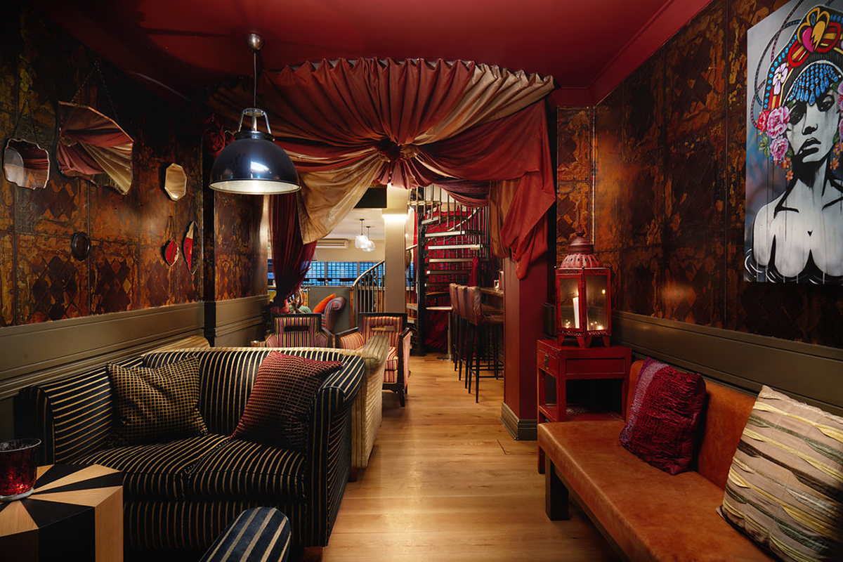 The Square Club, Foto 1